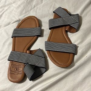 Lucky strappy sandals fabric upper. Man made sole.